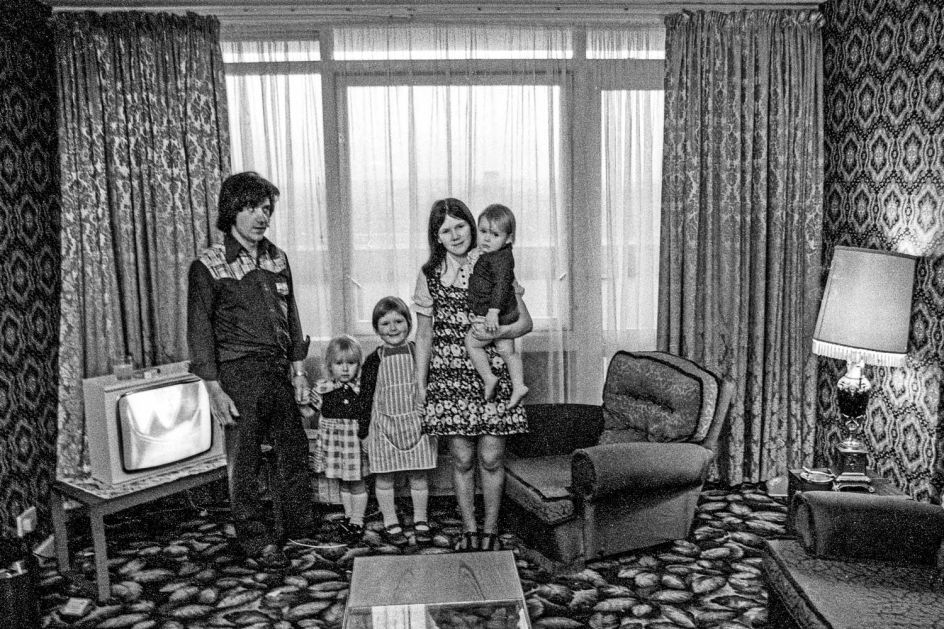 A family living at the Nightingale Estate, 1974 © Neil Martinson