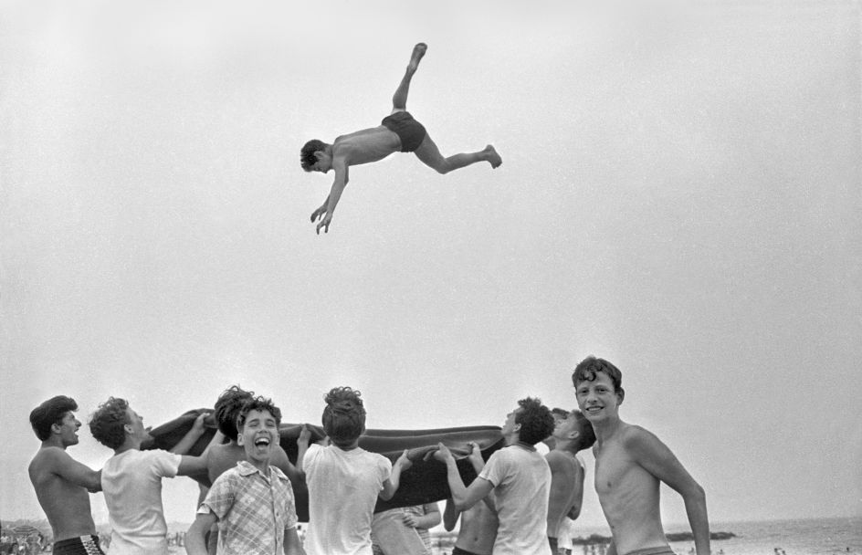 Blanket Toss, 1955 © Estate of Harold Feinstein All rights reserved