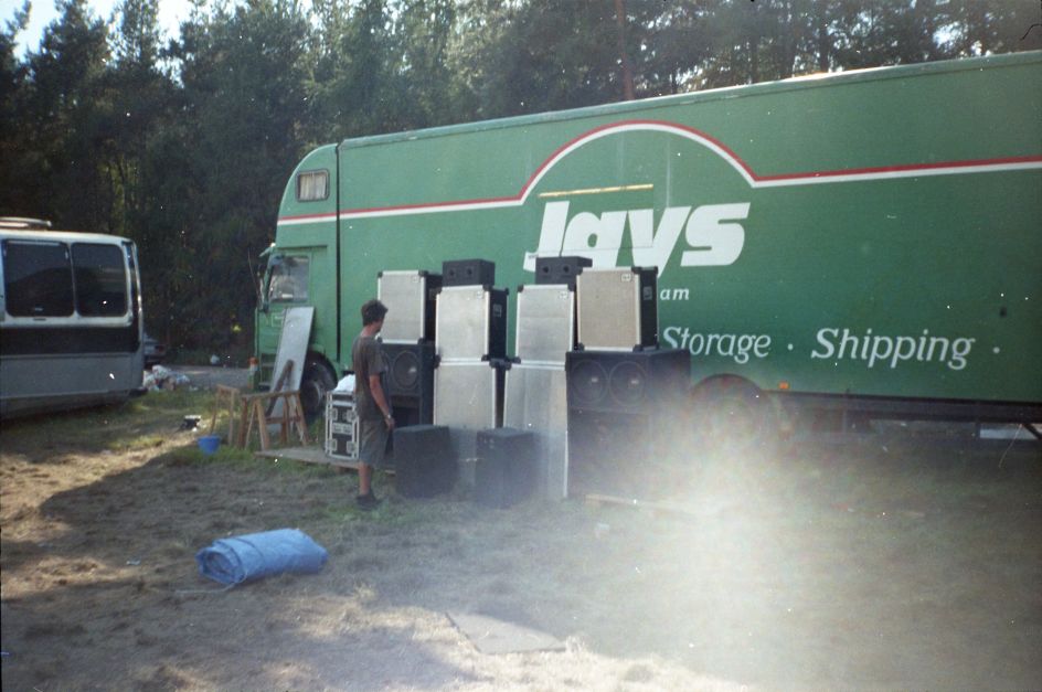 Sound system, Czech Tek 1998 © Seana Gavin