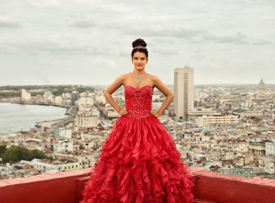 Donna Gladys Machado Sánchez, La Habana, Plaza de la Revolución, Rampa, 2016 framed chromogenic print mounted to Alu-Dibond paper: 70 7/8 x 93 1/2 inches (180 x 237.5 cm) framed: 72 7/16 x 95 1/16 x 2 3/16 inches (184 x 241.5 x 5.5 cm) edition of 5 with 2 APs © Frank Thiel / VG Bild-Kunst, Bonn Courtesy: Sean Kelly, New York