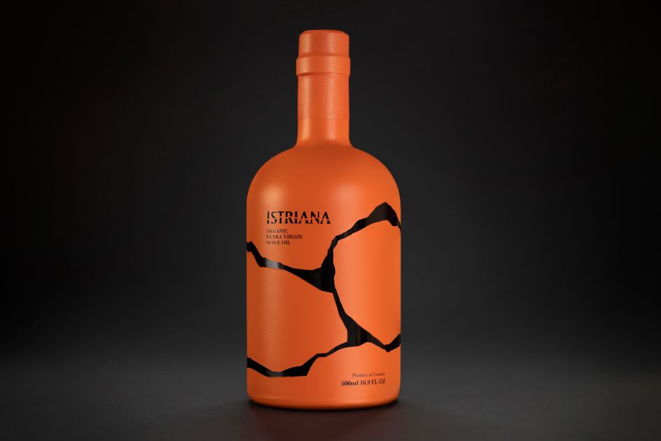 Studio Tumpić/Prenc's contemporary bottle design for Istriana – Special Award X Pantone © Pentawards 2023