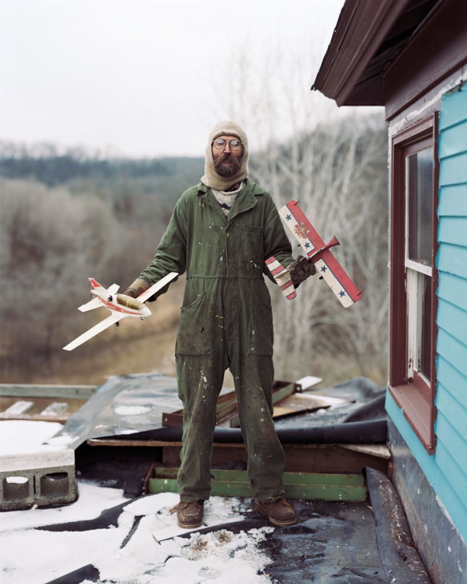 Alec Soth, Charles, Vasa, Minnesota 2002, from the series: Sleeping by the Mississippi © Alec Soth / Magnum Photos