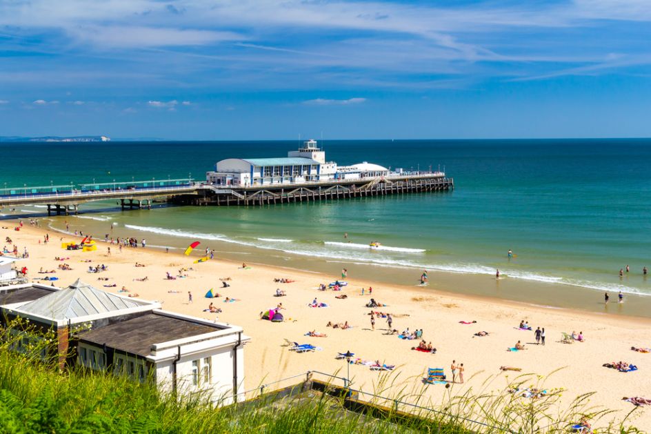 Bournemouth's beautiful beach / Shutterstock.com