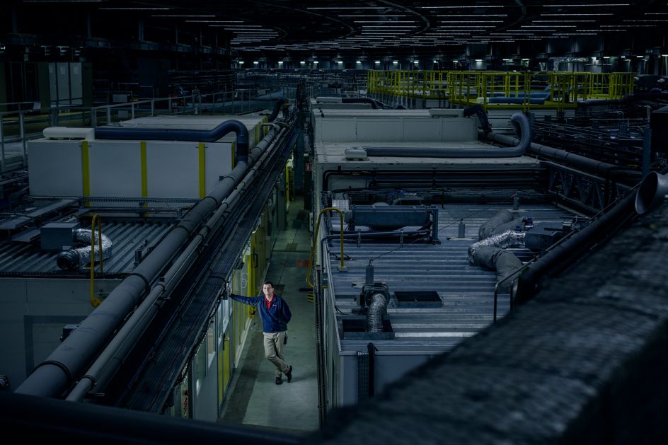 John is a scientist at the European Synchrotron Radiation Facility in Grenoble. Researchers from all over the world come to conduct experiments here. John says that it’s great having such amazing toys to play with.