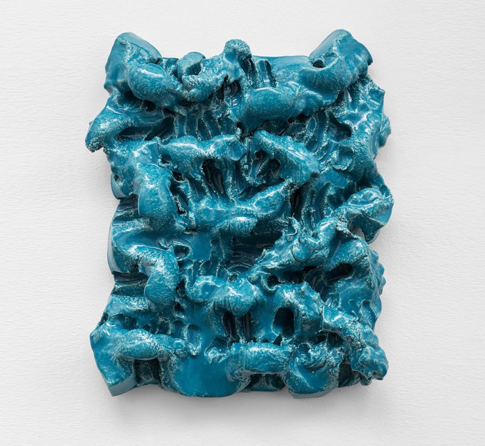 Mai-Thu Perret, Les guérillères X, 2016, glazed ceramic, steel, epoxy, synthetic hair, cotton and polyester fabric, polyester resin, and steel base, 166.4 × 81.3 × 64.8 cm (65 ½ × 32 × 25 ½ in). Picture credit: Courtesy of David Kordansky Gallery, Los Angeles, CA / Photo: Fredrik Nilsen