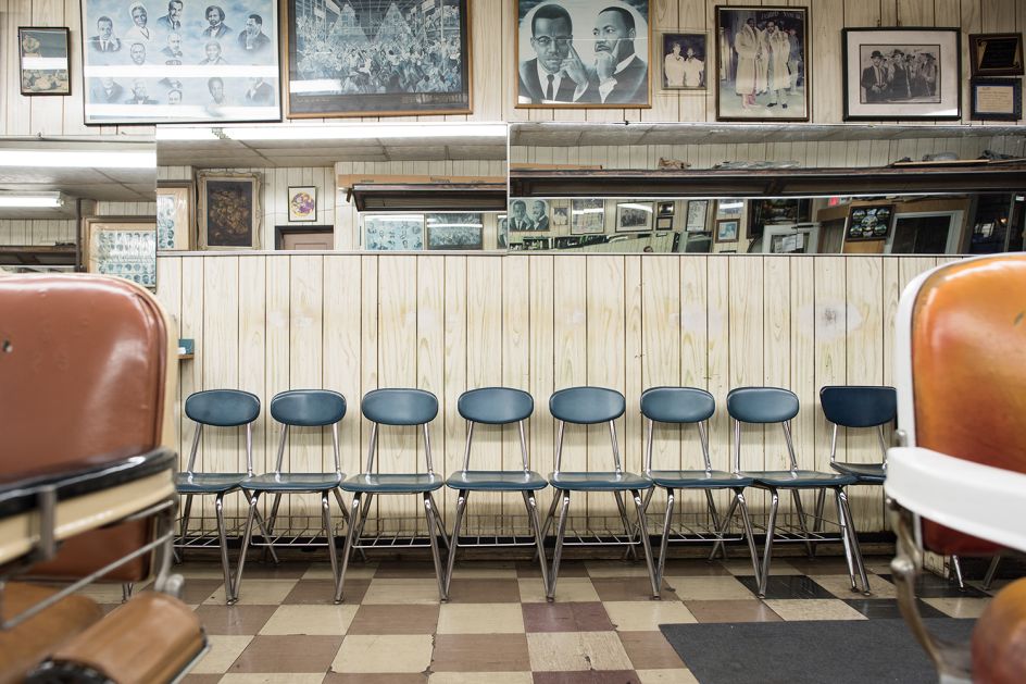Ducketts Barbershop, Brooklyn, New York © Rob Hammer