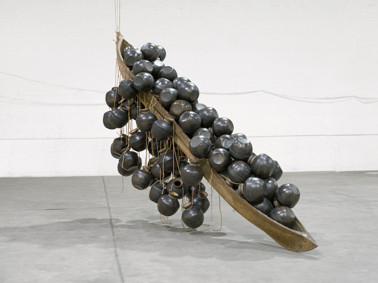 Jal Mein Kumbh, Kumbh Mein Jal Hai (2012) © Subodh Gupta / Hauser & Wirth, photo: Geneviève Hanson.