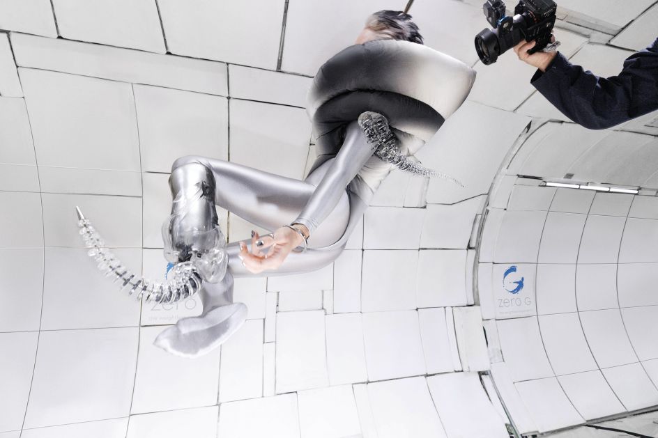 Viktoria Modesta in zero G flight. Courtesy of Steve Boxall / Zero. Created with prosthetist Nick Hilsdon.