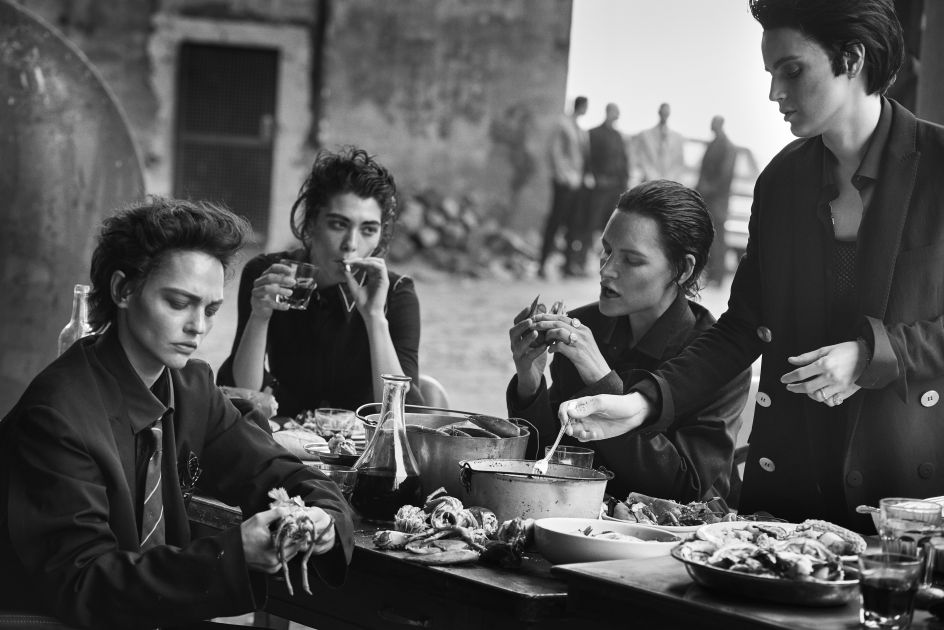 Sasha Pivovarova, Steffy Argelich, Kirsten Owen & Guinevere van Seenus, Brooklyn, 2015 © Peter Lindbergh. Courtesy of Peter Lindbergh, Paris