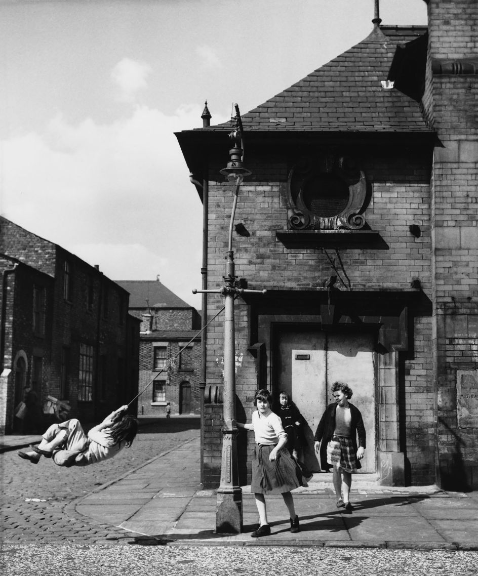 Shirley Baker Manchester, 1962 © Estate of Shirley Baker, Courtesy of The Photographers’ Gallery