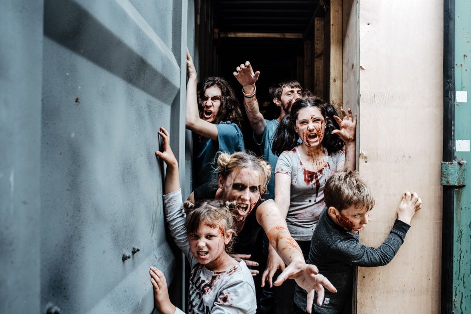 Zombie Crowd © Zomblogalypse . Photography by Esme Mai