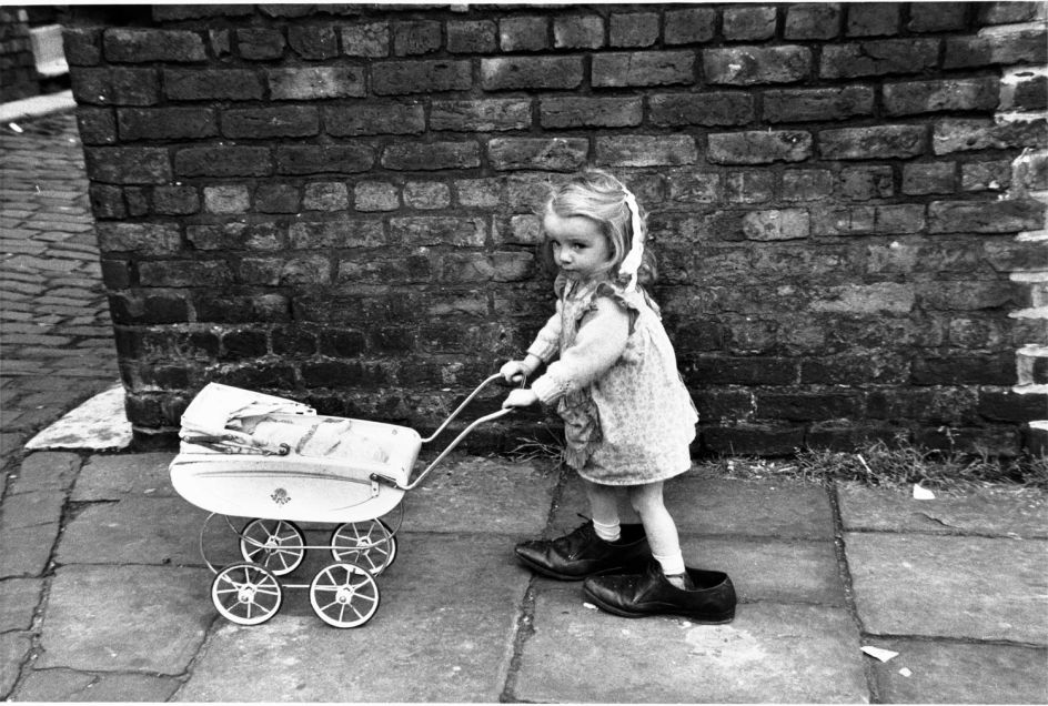 Manchester, 1966, Shirley Baker © Estate of Shirley Baker / Mary Evans Picture Library