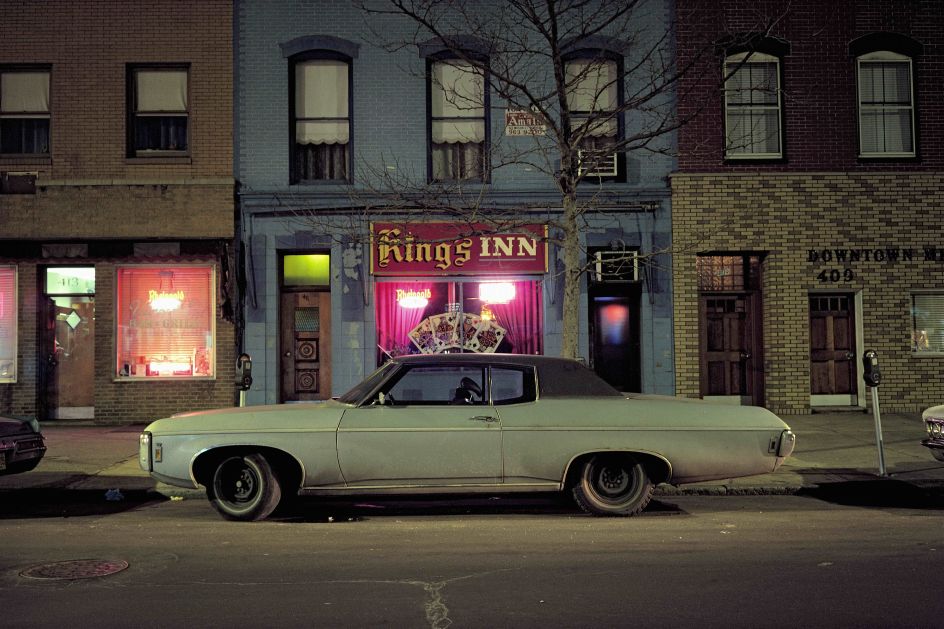King’s Inn car, Chevrolet Caprice, Hoboken, NJ, 1975 © Langdon Clay courtesy Polka Galerie.