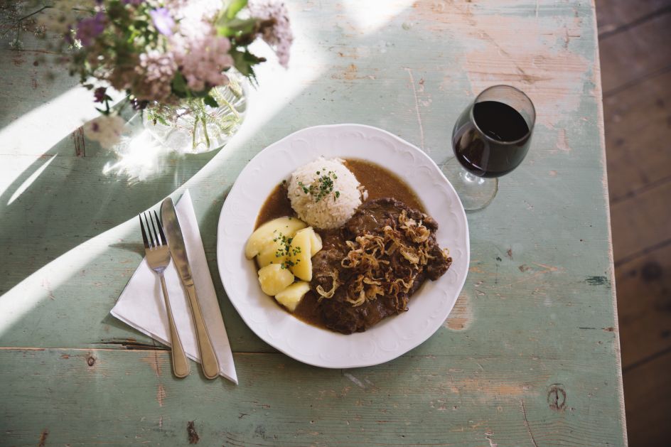 Try some local Austrian treats, like dumplings      © Tirol Werbung / Heinzlmeier Bert