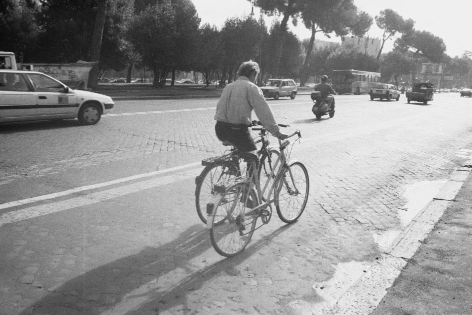 Alexis Vasilikos, Balancing Act, courtesy of CAN Christina Androulidaki Gallery