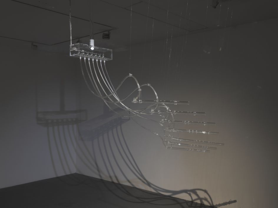 Cerith Wyn Evans, Interlude (A=D=R=I=F=T), 2011/2014, Mixed media. © Cerith Wyn Evans. Photo © White Cube (Ben Westoby). Courtesy White Cube