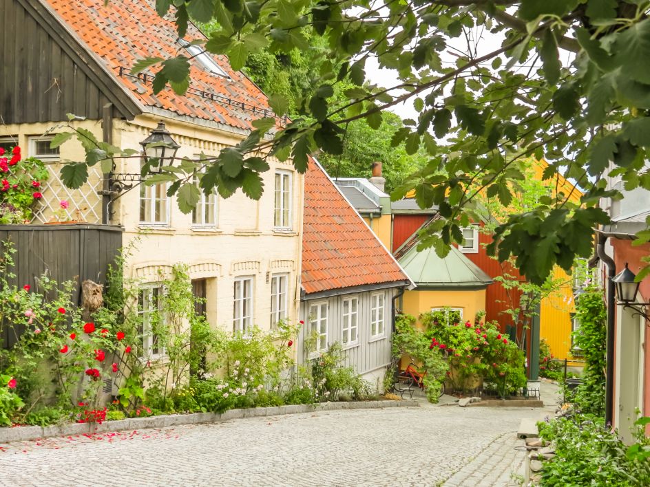 Damstredet, residential area of Oslo with well-preserved wooden houses from the late 1700s and the 1800s. Image licensed via Shutterstock