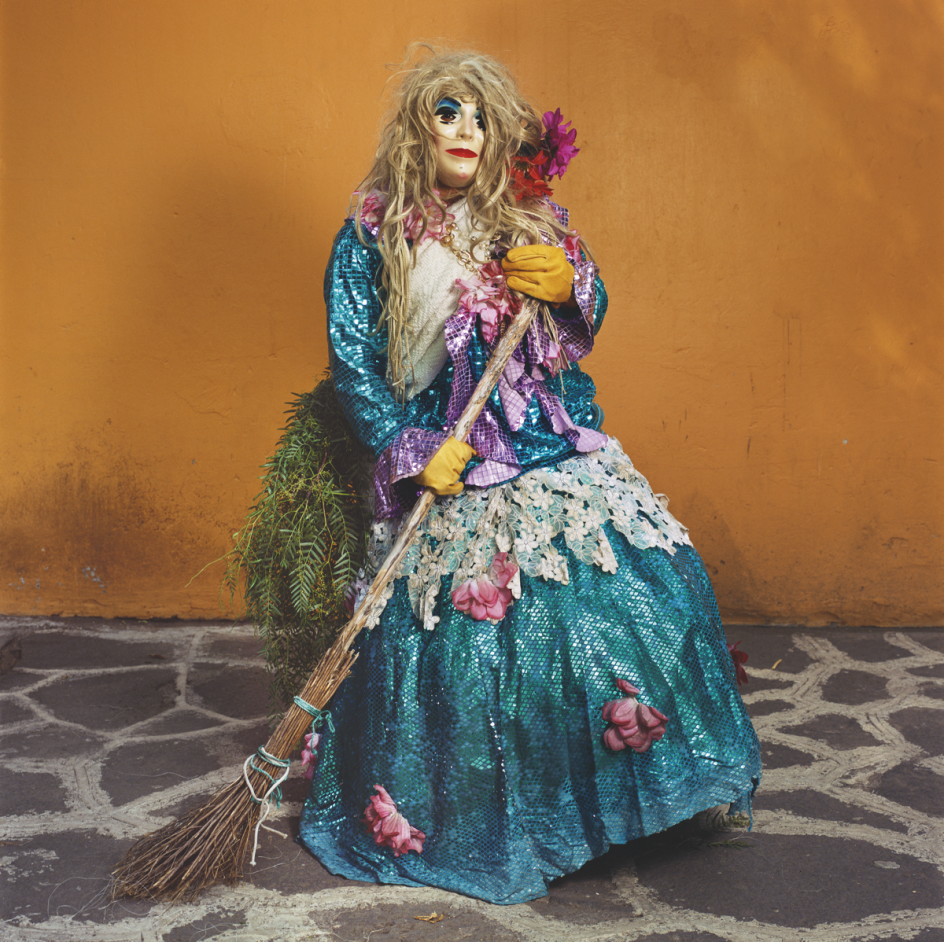 Sweeper with Michael Jackson Mask, 2016 © Phyllis Galembo: Mexico Masks & Rituals