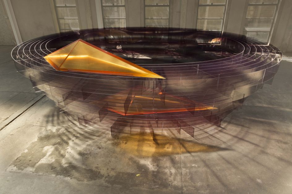 Alison Wilding, Arena, 2000. Courtesy the artist and Karsten Schubert. Photo by Peter White