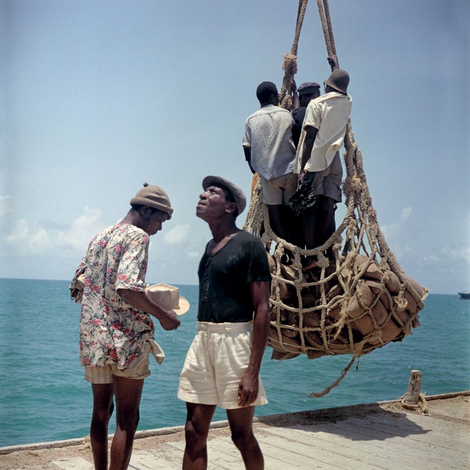Togoland (Togo), 1958 – Loading people and goods at Lomé harbor © 2021 Todd Webb Archive