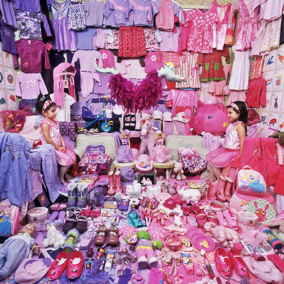 The Pink Project II - Lauren & Carolyn and Their Pink & Purple Things, New York, USA, Light jet Print, 2009 © JeongMee Yoon