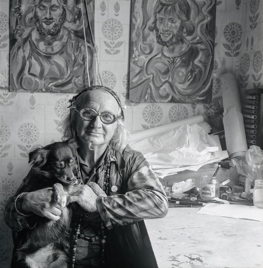 Harold the Kangaroo, painter, with his dog Captain Beefheart, Sewardstone Road 1978 © Joyce Edwards