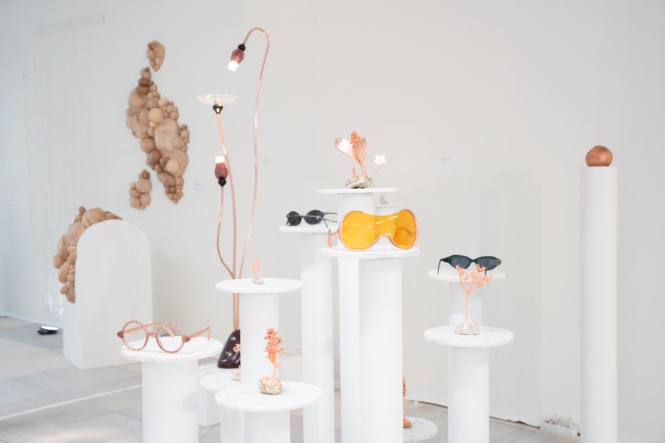 Object Rotterdam's glasses and copper flowers