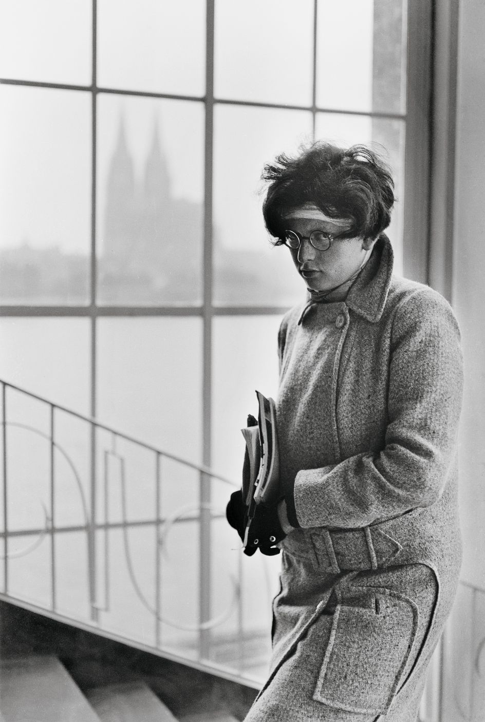 Karl Hubbuch: Hilde Hubbuch in the Haus der Rheinischen Heimat, Cologne, 1928. © Karl-Hubbuch-Stiftung, Freiburg / Photo © Münchner Stadtmuseum, Sammlung Fotografie