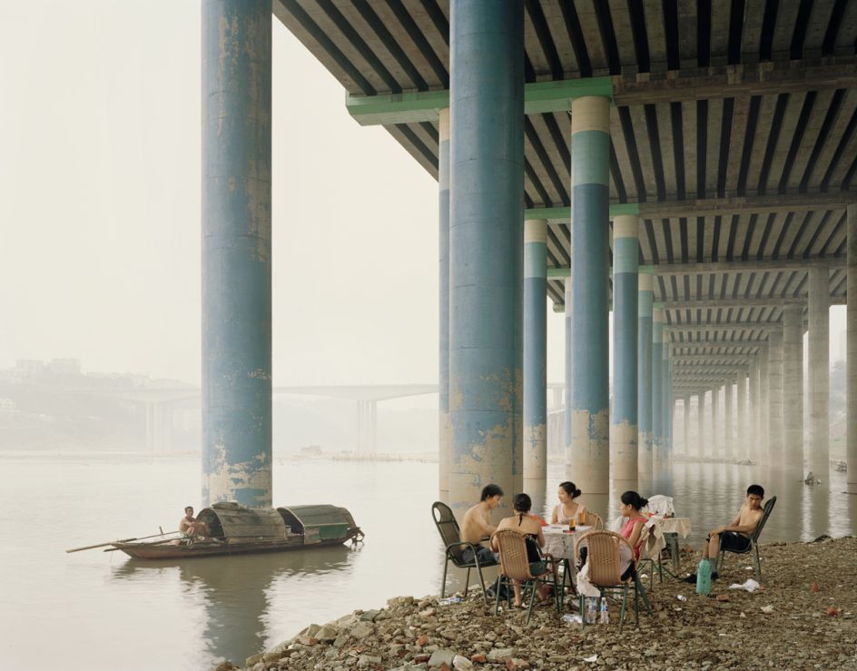 © Nadav Kander, Chongqing IV (Sunday Picnic), Chongqing Municipality, 2006. Courtesy of Flowers Gallery