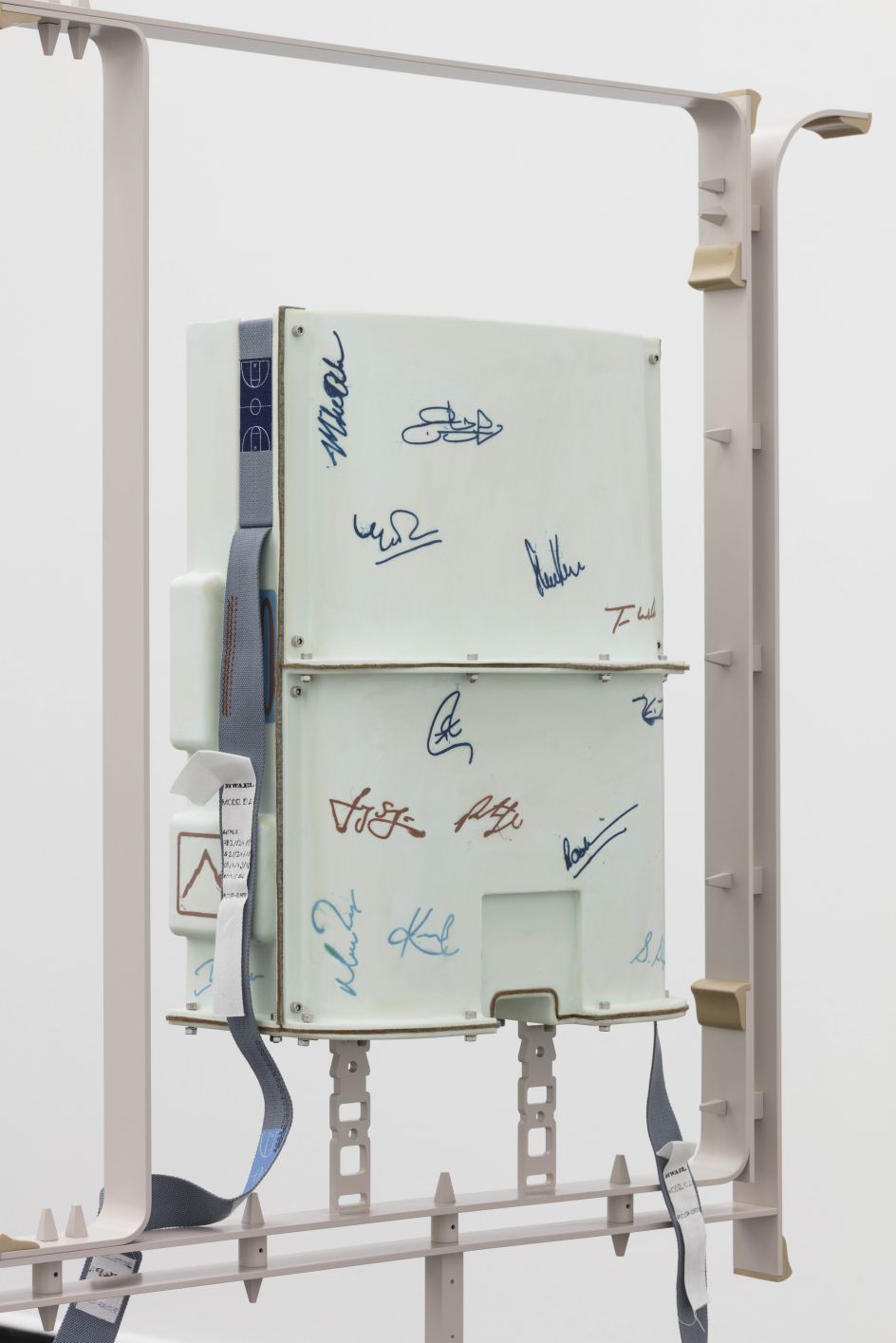 Magali Reus, Hwael (Fully Automatic Time), 2017 (detail). Photo: Plastiques. © The Artist. Courtesy The Artist and The Approach, London