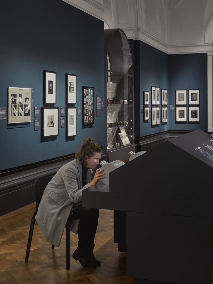 V&A Photography Centre – interactive stereograph displays, The Bern and Ronny Schwartz Gallery © Will Pryce
