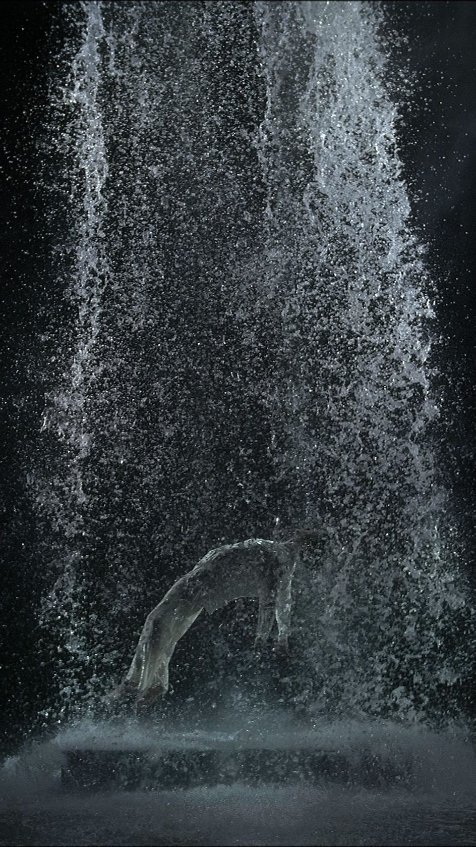 Tristan’s Ascension (The Sound of a Mountain Under a Waterfall), 2005 Video/sound installation 10:16 minutes Performer: John Hay Courtesy Bill Viola Studio © Bill Viola Photo: Kira Perov