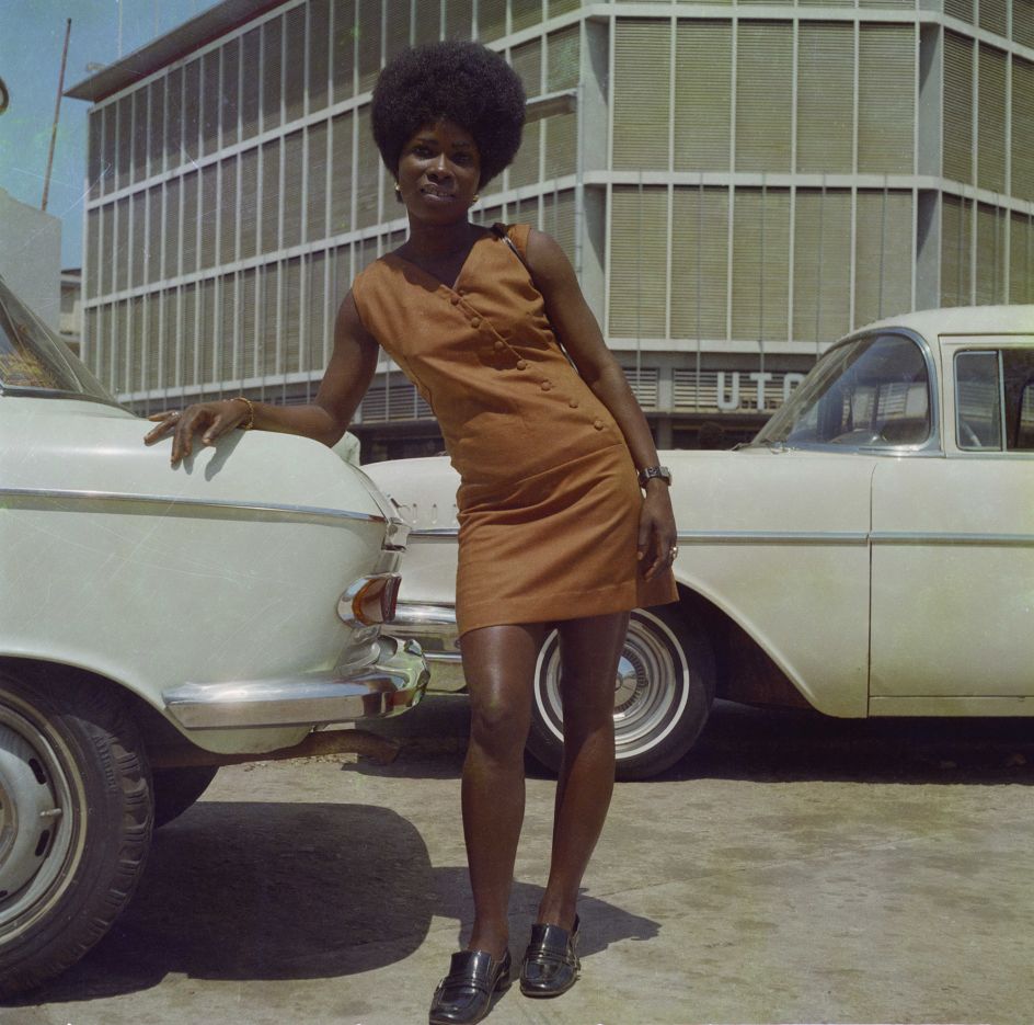 Accra, 1971 A shop assistant at the Sick-Hagemeyer store ©James Barnor Courtesy of Galerie Clémentine de la Féronnière