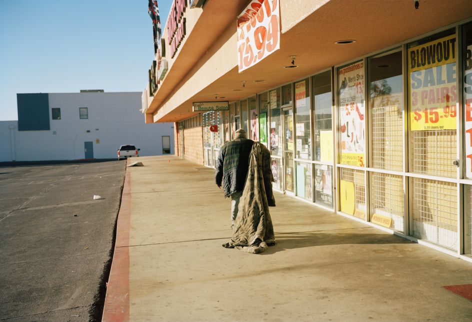 Bobby dragging his blanket to untangle the energy fields. Homeless for 13 years. Las Vegas, Nevada 2016 © Thilde Jensen