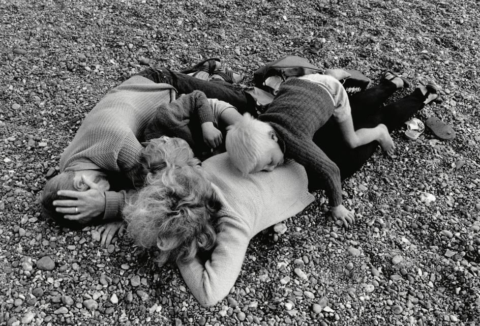 Sweater Weather, Brighton, 1969 © Anne Braybon