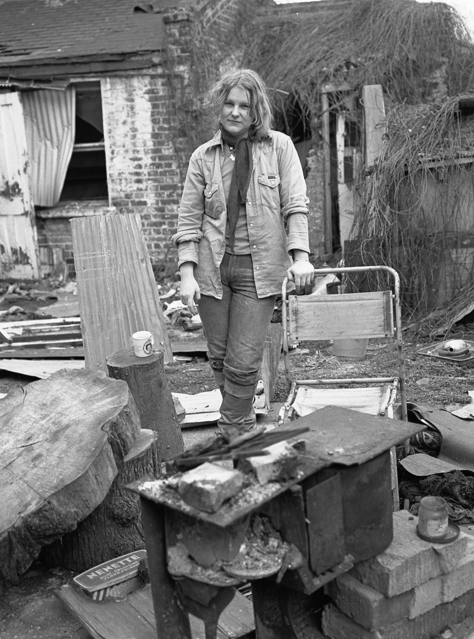 Sue, back of Sewardstone Road, 1977 © Joyce Edwards