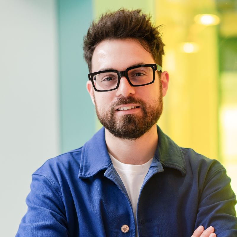 كيف يعيد التفكير المرسوم باليد
ربط المصممين بالإبداع في صناعة تُعطي الأولوية للدقة