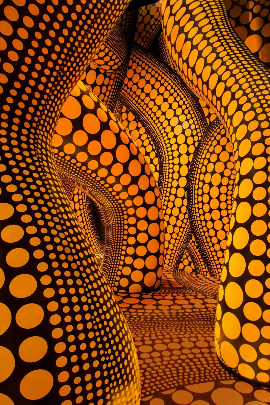 Yayoi Kusama, The Hope of the Polka Dots Buried in Infinity will Eternally Cover the Universe, 2019. Installation view, Fosun Foundation, Shanghai. Courtesy of Ota Fine Arts and Victoria Miro © YAYOI KUSAMA
