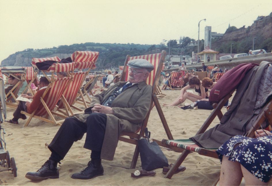 Isle of Wight, Shanklin Beach, July 1965 © Reginald Slader. Courtesy Tim Slader