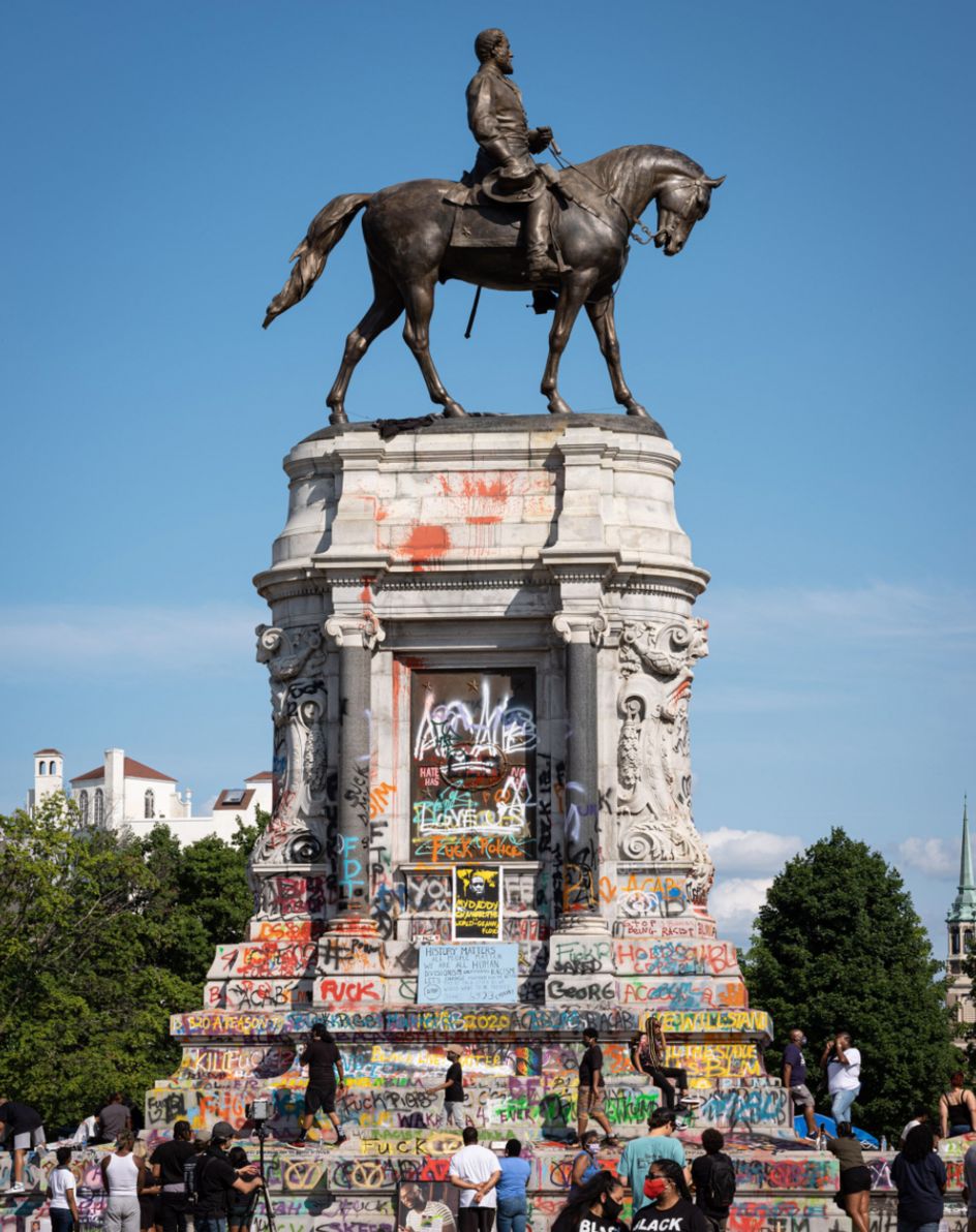 Lee Square, Richmond, Virginia, 2020. Courtesy of Sasha Wolf Projects Kris Graves