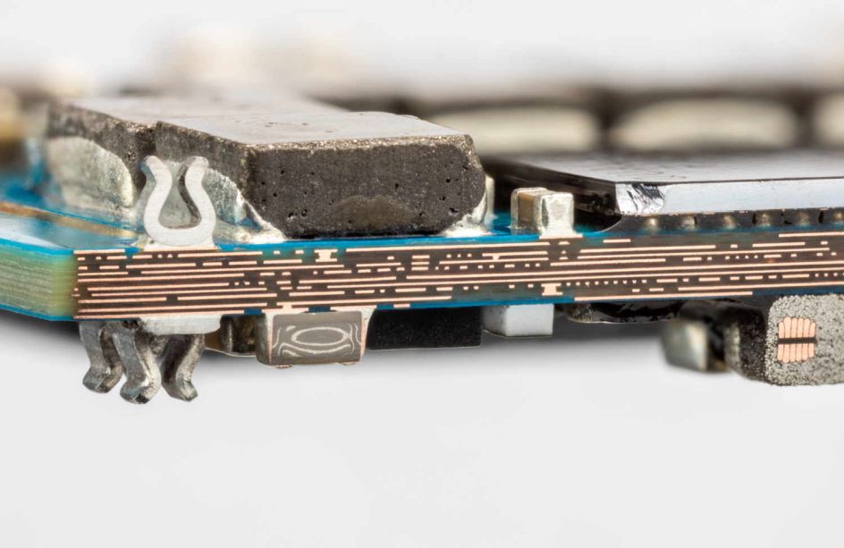 The 10-layer circuit board from a smartphone © Open Circuits. Photography by Windell Oskay