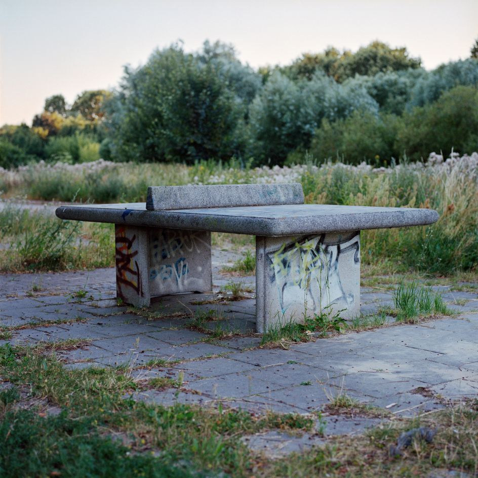 Tischtennisplatte, Hellersdorf 2013 © Christine Fenzl