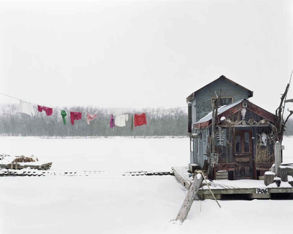 Peter's Houseboat, Winona, MN, 2003 © Alec Soth / Magnum Photos courtesy Sean Kelly Gallery, New York and Beetles + Huxley Gallery, London