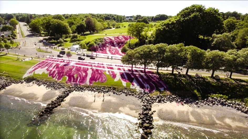 Katharina Grosse, Asphalt Air and Hair, 2017. ARoS Triennial THE GARDEN – End of Times; Beginning of Time. The Garden – The Future, Aarhus, Denmark. © Katharina Grosse and VG Bild-Kunst, Bonn 2017. Photo: René Dame