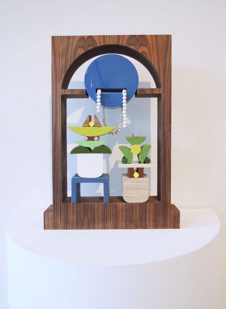 Chris Bogia, Windowsill Watcher (2018), Wood, Veneer, Yarn, Grasscloth, Paint and Lacquer, 99x58cm