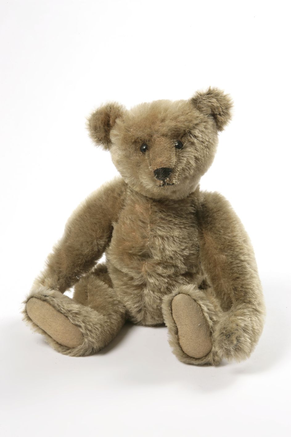 Teddy Bear manufactured by Margarete Steiff ca. 1906-1910. Stuffed and sewn mohair plush. Bequeathed by Miss Z. N. Ziegler. (c) Victoria and Albert Museum, London