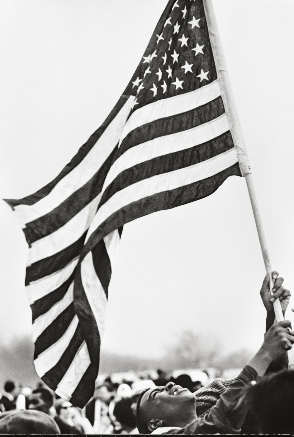 Selma March, Flag, 1965. © Steve Schapiro, courtesy Howard Greenberg Gallery, New York