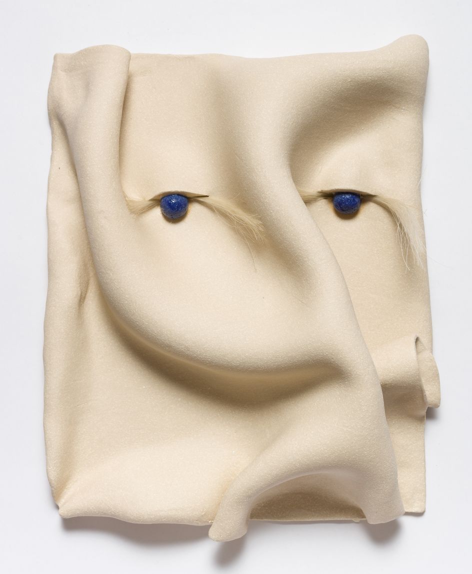 Jonathan Baldock, Maske I, 2019, ceramic, 31 x 25 cm. Copyright Jonathan Baldock. Courtesy of the artist and Stephen Friedman Gallery, London