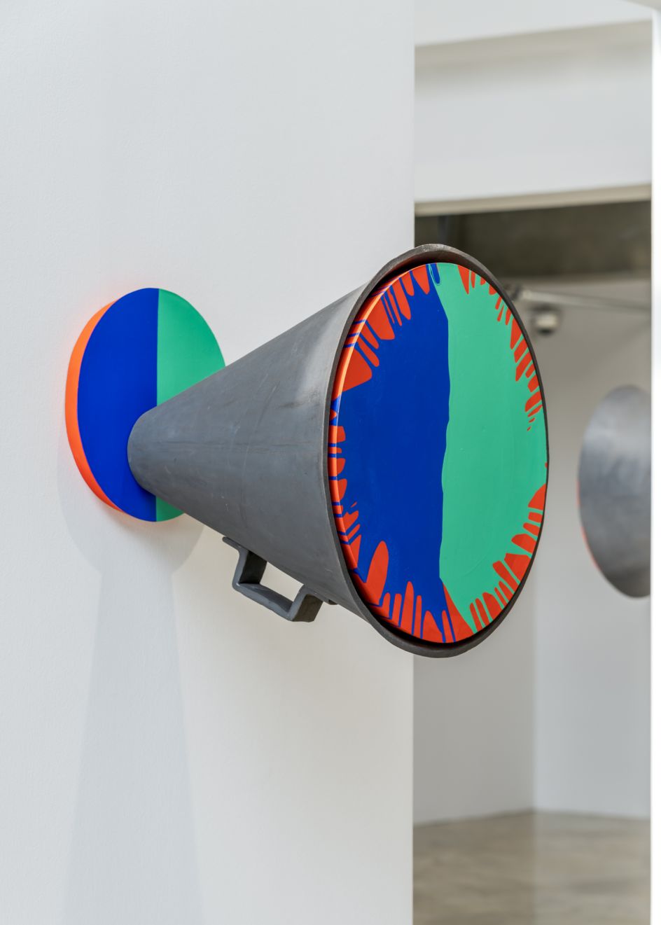 Spoiler (blue/green), 2021 © Emma Hart