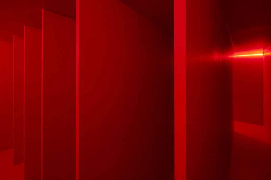 Lucio Fontana, Ambiente spaziale a luce rossa, 1967/2017, installation view at Pirelli HangarBicocca, Milan, 2017. Courtesy Pirelli HangarBicocca, Milan. ©Fondazione Lucio Fontana Photo: Agostino Osio